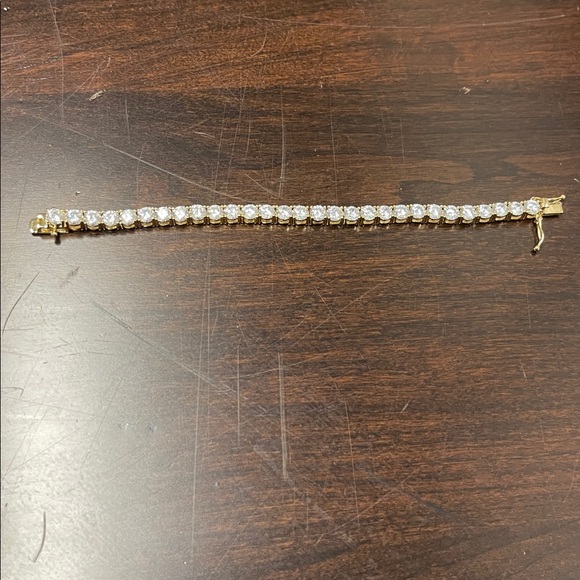 Elegant gold plated Tennis Bracelet 6” - Picture 7 of 7